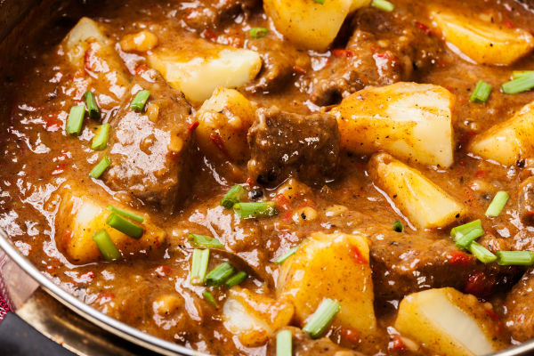 Carne-de-Panela-com-Batatas-receita-saborosa-e-prática-para-o-dia-a-dia